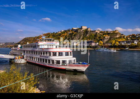 Deutschland, Rheinland-Pfalz, obere Mittelrheintal, Koblenz, Rhein-Ufer mit Festung Ehrenbreitstein Stockfoto