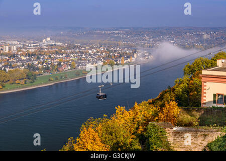 Deutschland, Rheinland-Pfalz, obere Mittelrheintal, Koblenz, Seilbahn, Rhein, Ortsteil Neuendorf, Blick von der Festung Ehrenbreitstein Stockfoto
