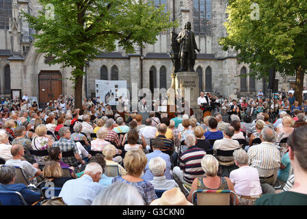 Deutschland, Sachsen, Leipzig, Bach-Konzert vor der Thomaskirche Stockfoto