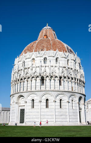 Pisa-Toskana-Italien, Piazza dei Miracoli, die "Johannes Baptisp" Baptisterium, 1157 Ende des XIV. Jahrhunderts. Es ist das größte in Italien Stockfoto