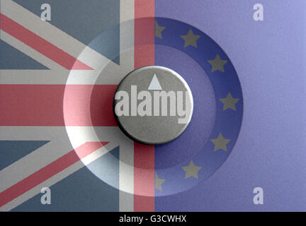 Wählen Sie Zeiger zwischen britischen und europäischen Flaggen mit Brexit Frage Stockfoto
