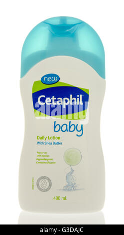 Winneconne, Wisconsin - 7. Juni 2016: Flasche Cetaphil Baby Körperlotion auf einem isolierten Hintergrund Stockfoto