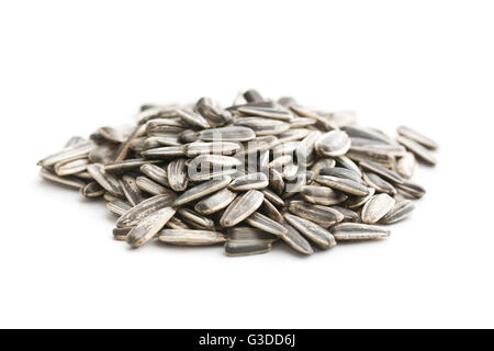 Ungeschälte Sonnenblumenkerne isoliert auf weißem Hintergrund. Sonnenblumenkerne sind gesunde Superfood. Stockfoto