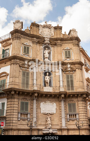 Einer der vier Gebäude, Quattro Canti, Corso Vittorio Emanuele und Via Maqueda, Piazza Vigliena, Palermo, Sizilien, Italien Stockfoto