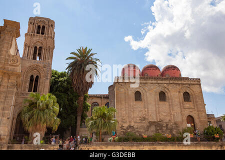 Chiesa La Martorana (Santa Maria Dell Ammiraglio) und die Chiesa San Cataldo, Piazza Bellini, Palermo, Sizilien, Italien Stockfoto