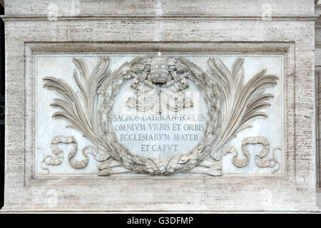Italien, Rom, Päpstliche Erzbasilika San Giovanni in Laterano (Auch Lateranbasilika), Inschrift "Omnium Urbis et Orbis Ecclesiar Stockfoto
