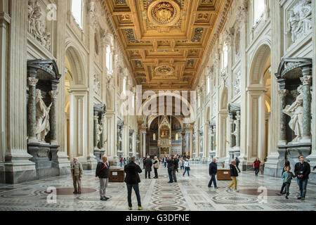 Italien, Rom, Päpstliche Erzbasilika San Giovanni in Laterano (Auch Lateranbasilika), Hauptschiff der Basilika Stockfoto