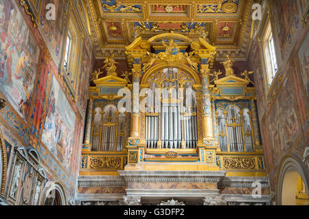 Italien, Rom, Päpstliche Erzbasilika San Giovanni in Laterano (Auch Lateranbasilika), Hauptorgel Im Querhaus Stockfoto