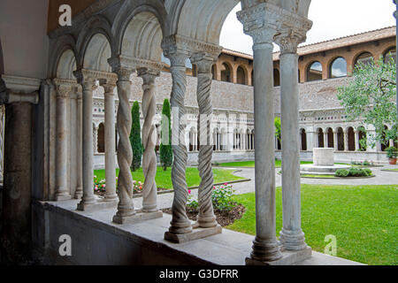 Italien, Rom, Päpstliche Erzbasilika San Giovanni in Laterano (Auch Lateranbasilika), Kreuzgang des Klosters der Lateranbasilika Stockfoto