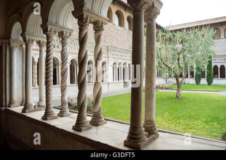 Italien, Rom, Päpstliche Erzbasilika San Giovanni in Laterano (Auch Lateranbasilika), Kreuzgang des Klosters der Lateranbasilika Stockfoto