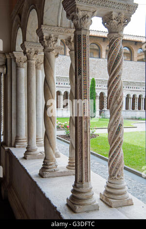 Italien, Rom, Päpstliche Erzbasilika San Giovanni in Laterano (Auch Lateranbasilika), Kreuzgang des Klosters der Lateranbasilika Stockfoto