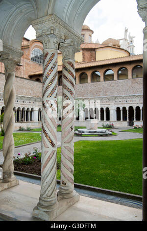 Italien, Rom, Päpstliche Erzbasilika San Giovanni in Laterano (Auch Lateranbasilika), Kreuzgang des Klosters der Lateranbasilika Stockfoto