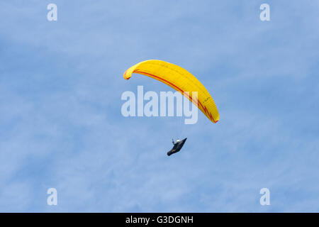 Gleitschirm fliegen Stockfoto