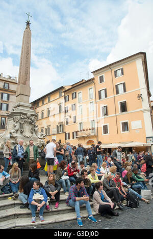 Italien, Rom, Brunnen Vor Dem Pantheon (La Rotonda) Stockfoto