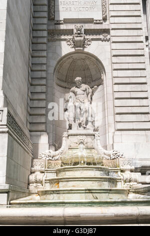 Wahrheit aus Marmor Figur und Brunnen, Stephen A. Schwarzman Building NYPL, NYC Stockfoto