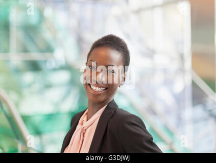 Porträt lächelnd corporate Geschäftsfrau