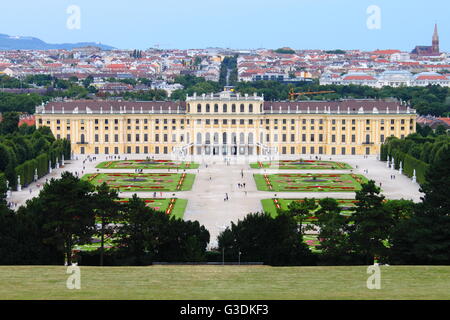 Landschaftsbild von Schloss Schönbrunn in Wien, Österreich Stockfoto