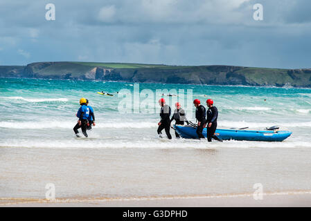 Meer-rafting ist eine wachsende Sportart in Newquay, Cornwall, UK. Stockfoto