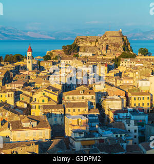 Luftaufnahme von neuen Festung auf die Stadt vor Sonnenuntergang, Corfu Stockfoto