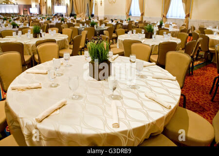 Das Mayflower Hotel Speisesaal Table Setup für große Veranstaltung - Washington, DC, USA Stockfoto
