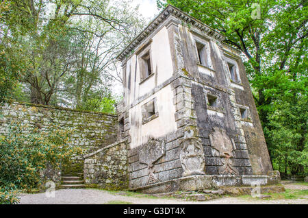 Bomarzo, Latium-Italien, 20. April 2013 - die schiefen Haus in Bomarzo Monster-Garten Stockfoto