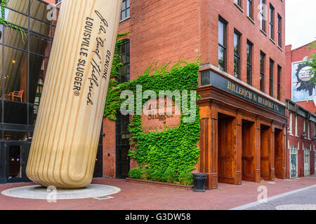 Louisville, Kentucky - 5. Juni 2016 - Hillerich & Bradsby Louisville Slugger Museum & Werk in der Innenstadt von Louisville. Stockfoto