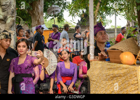 Feuerbestattung-Zeremonie für balinesische königlicher Prinz Cokorda Putra Widura, Ubud, Bali, Sonntag, 8. Mai 2016. Stockfoto