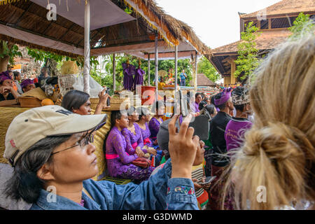 Feuerbestattung-Zeremonie für balinesische königlicher Prinz Cokorda Putra Widura, Ubud, Bali, Sonntag, 8. Mai 2016. Stockfoto