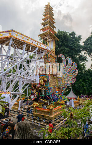 Feuerbestattung-Zeremonie für balinesische königlicher Prinz Cokorda Putra Widura, Ubud, Bali, Sonntag, 8. Mai 2016. Stockfoto