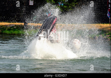 Ales - Frankreich - am 14. Juli 2013 - Meisterschaft von Frankreich von Jet-Ski auf dem Fluss Gardon. heben, Kategorie oder freestyle Stockfoto