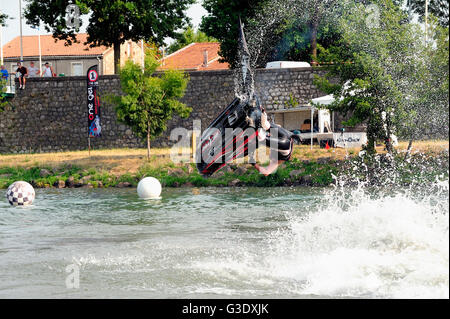 Ales - Frankreich - am 14. Juli 2013 - Meisterschaft von Frankreich von Jet-Ski auf dem Fluss Gardon. heben, Kategorie oder freestyle Stockfoto