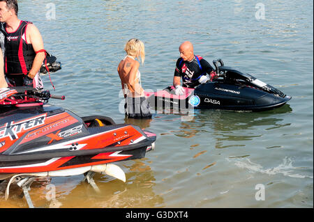 Ales - Frankreich - am 14. Juli 2013 - Meisterschaft von Frankreich von Jet-Ski auf dem Fluss Gardon. heben, Kategorie oder freestyle Stockfoto