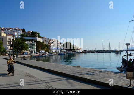 Am Hafen von Skopelos-Stadt auf der griechischen Insel Skopelos Stockfoto