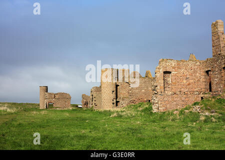 Slains Castle - Küstenweg zwischen Bullers Buchan und Cruden Bay - Aberdeenshire - Schottland - UK Stockfoto