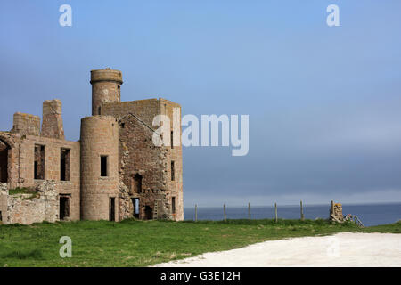 Slains Castle - Küstenweg zwischen Bullers Buchan und Cruden Bay - Aberdeenshire - Schottland - UK Stockfoto