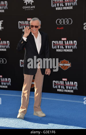 LOS ANGELES, CA. 12. April 2016: Comic-Buch-Legende Stan Lee in der Welt-premiere von "Captain America: Bürgerkrieg" im Dolby Theater, Hollywood. Stockfoto