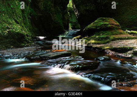 Des Teufels Kanzel in Finnich Glen nahe Killearn, Loch Lomond, Schottland, UK Stockfoto