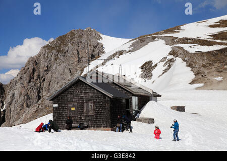 Österreich, Tirol, Alpen, Innsbruck, Hafelekar, Berghütte, Menschen, Stockfoto