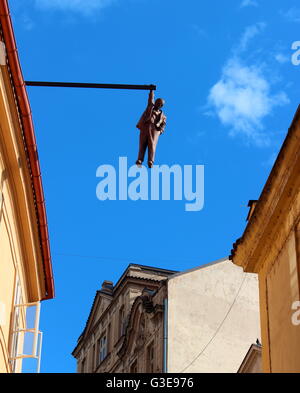 "Man hängen", Skulptur von Sigmund Freud des tschechischen Bildhauers David Černý, Prag, Tschechische Republik Stockfoto