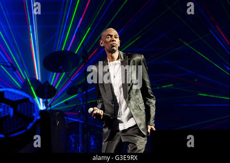 Maxi Jazz von Faithless führt auf der Bühne auf dem Isle Of Wight Festival im Seaclose Park, Newport, Isle Of Wight. Stockfoto