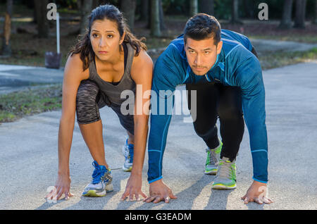 ethnische Hispanic Athletinnen und Athleten Laufstrecke Stockfoto