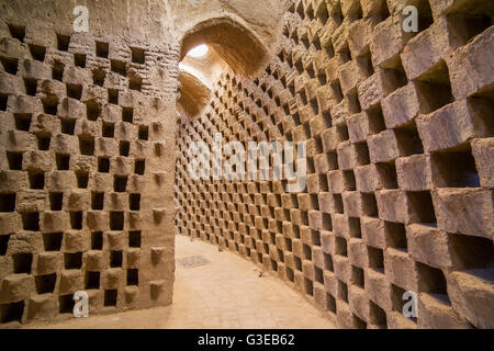 Yazd, Iran - 12. Dezember 2015: Innenraum der traditionellen Taubenschlag in der Provinz Yazd, Iran. Stockfoto