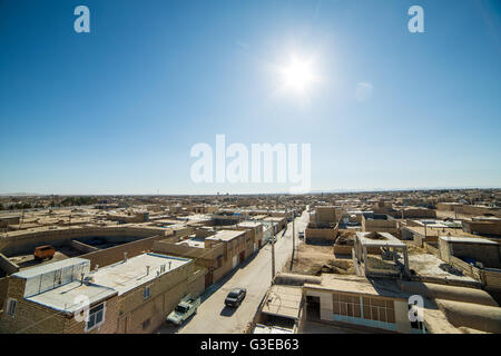 Luftaufnahme der Wüstenstadt Varzaneh in Provinz Isfahan, Iran Stockfoto