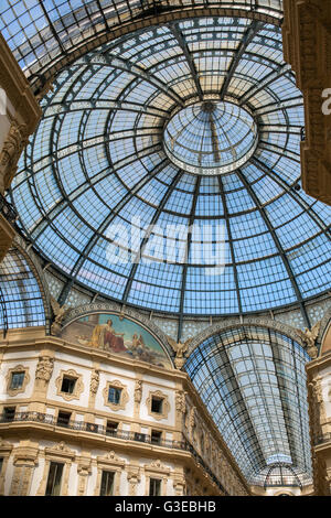 Mailand, Italien - 21. September 2016: Blick auf die gläserne Kuppel auf dem Galleria Vittorio Emanuele II Stockfoto