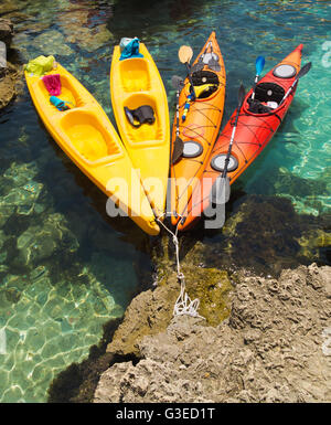 Kanus auf klares Wasser Stockfoto