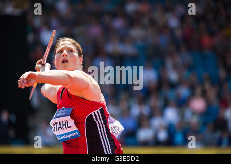 Diamond League Birmingham UK. 5. Juni 2016. Deutsche Leichtathletin Linda Stahl im Speerwurf konkurriert. Stockfoto