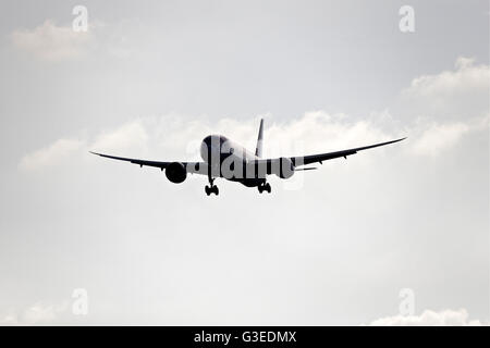 Nippon Airways ANA Boeing 787 9 Passagierflugzeug auf der Zielseite Ansatz, Franz-Josef-Strauß-Flughafen bei München, Deutschland Stockfoto