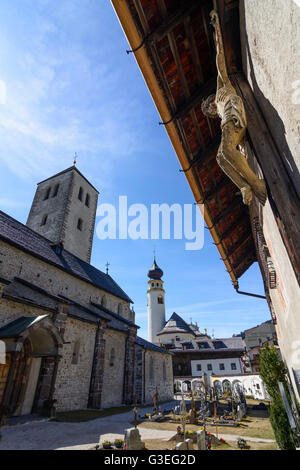 Kirche St. Michaels, Kirche, Stiftskirche, Kruzifix, Italien, Bozen (Südtirol), Südtirol, Alto Adige, Innichen (San Candido) Stockfoto