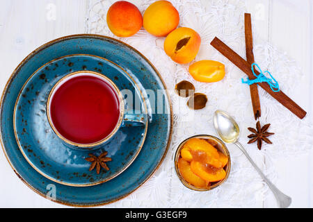 Hibiskus Tee C Marmelade aus Aprikosen Stockfoto