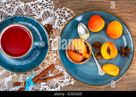 Hibiskus Tee C Marmelade aus Aprikosen Stockfoto